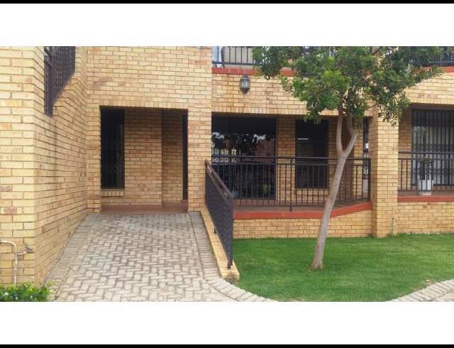 2 BEDROOM PROPERTY TO RENT IN MONUMENT